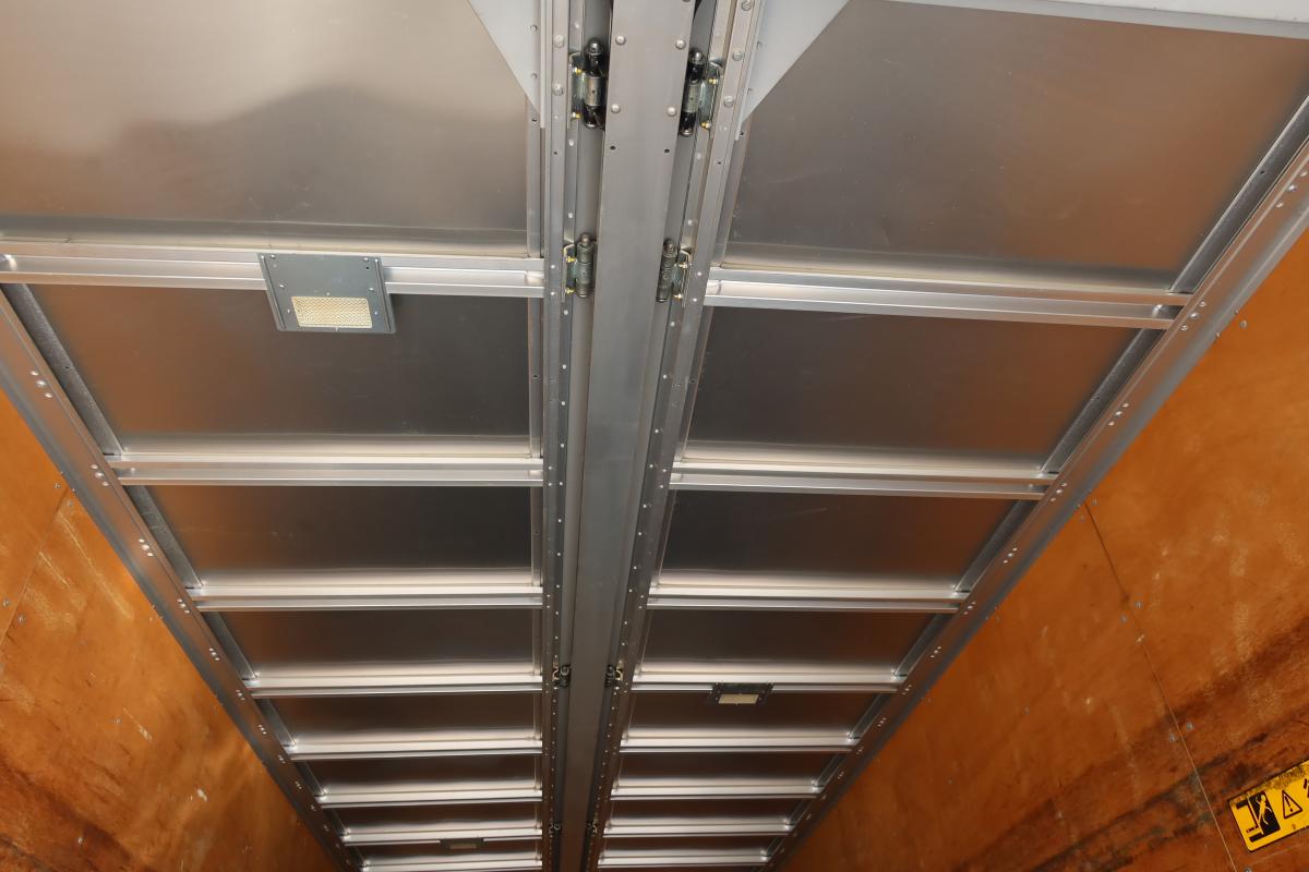 ワイドベッド付き62ボディー 跳ね上げゲート付 AT車|中古トラックの販売・買取・査定のアイナビ