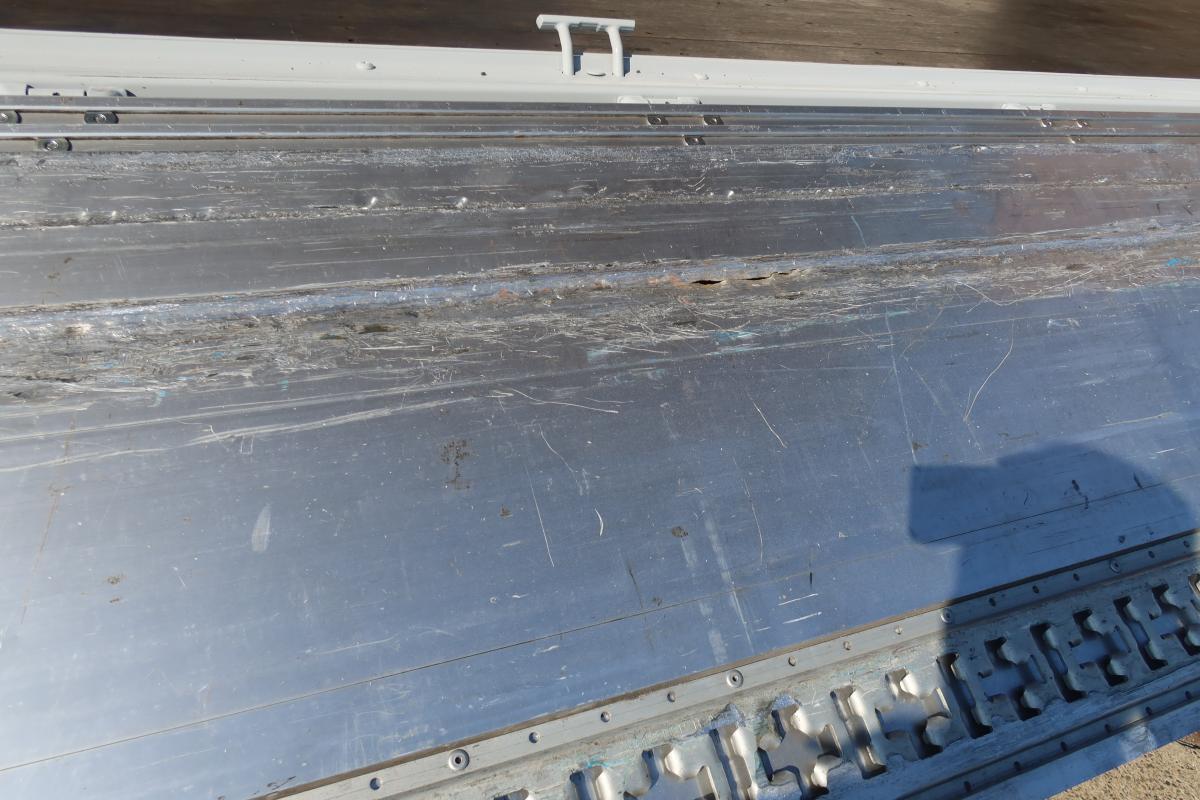 ワイドベッド付き62ボディー 跳ね上げゲート付 AT車|中古トラックの販売・買取・査定のアイナビ