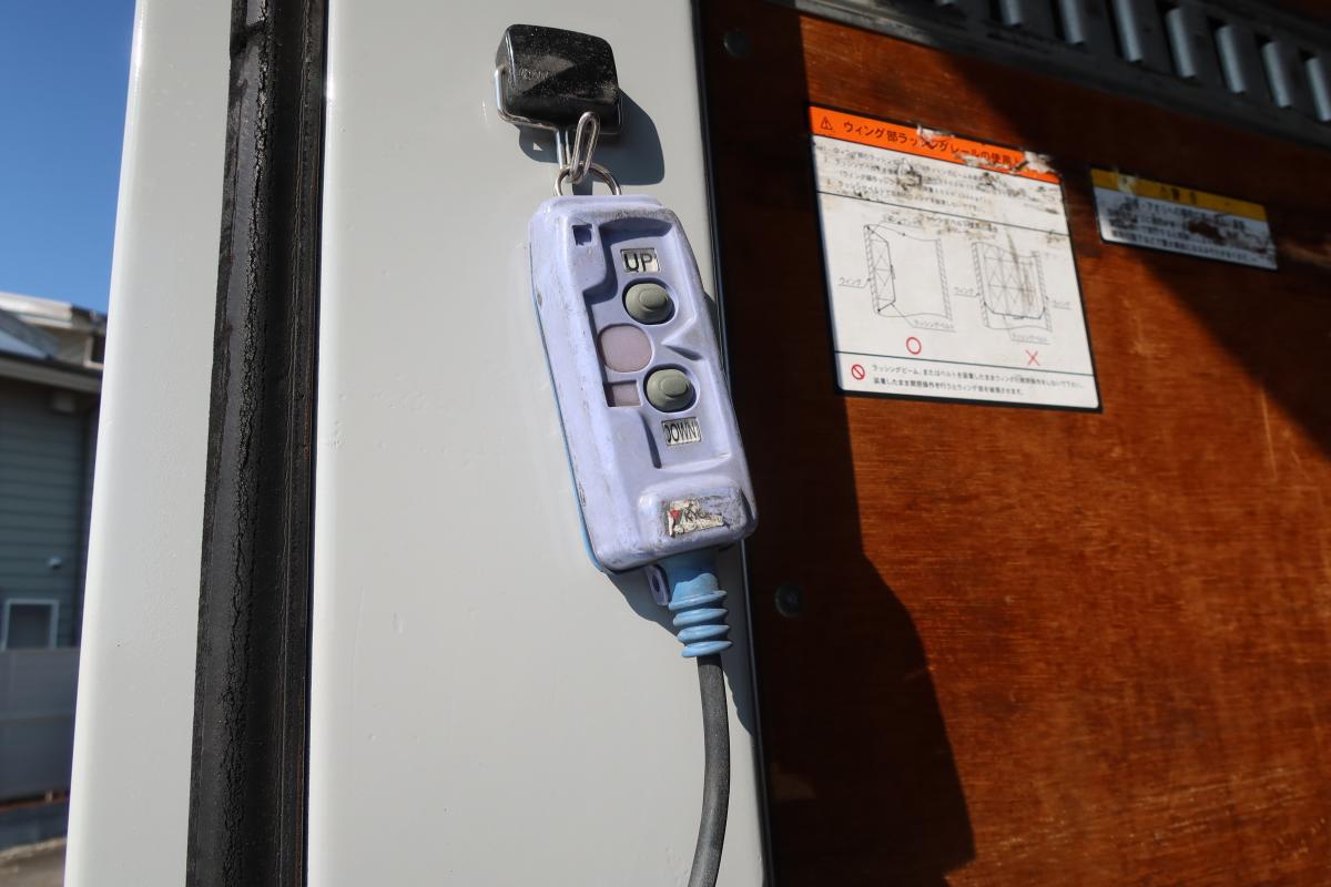 ワイドベッド付き62ボディー 跳ね上げゲート付 AT車|中古トラックの販売・買取・査定のアイナビ