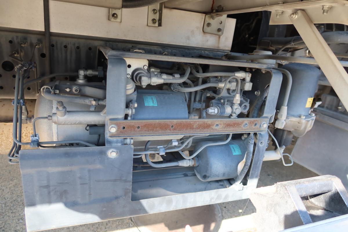 ワイドベッド付き62ボディー 跳ね上げゲート付 AT車|中古トラックの販売・買取・査定のアイナビ