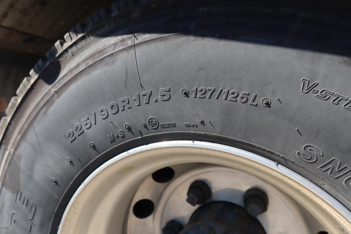 ワイドベッド付き62ボディー 跳ね上げゲート付 AT車|中古トラックの販売・買取・査定のアイナビ