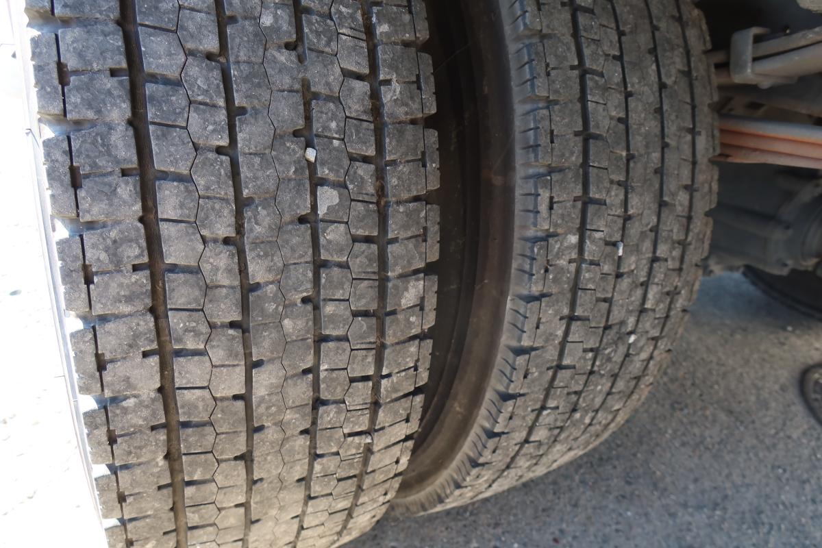 ワイドベッド付き62ボディー 跳ね上げゲート付 AT車|中古トラックの販売・買取・査定のアイナビ