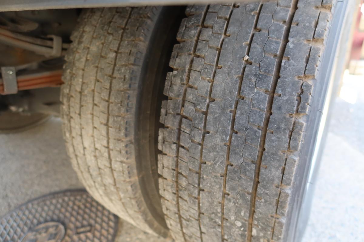 ワイドベッド付き62ボディー 跳ね上げゲート付 AT車|中古トラックの販売・買取・査定のアイナビ