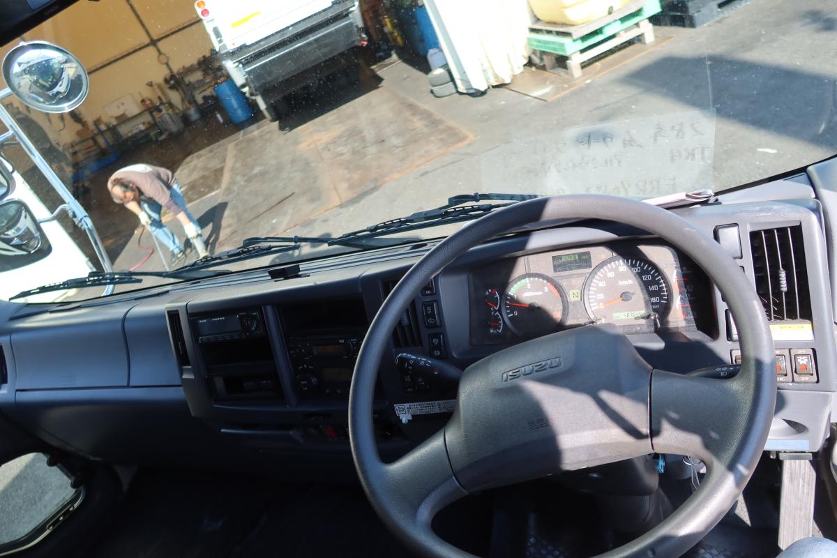 ワイドベッド付き62ボディー 跳ね上げゲート付 AT車|中古トラックの販売・買取・査定のアイナビ