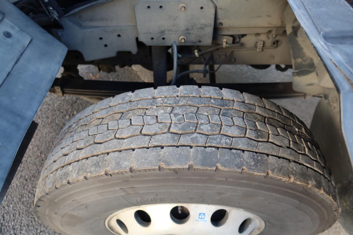 ワイドベッド付き62ボディー 跳ね上げゲート付 AT車|中古トラックの販売・買取・査定のアイナビ