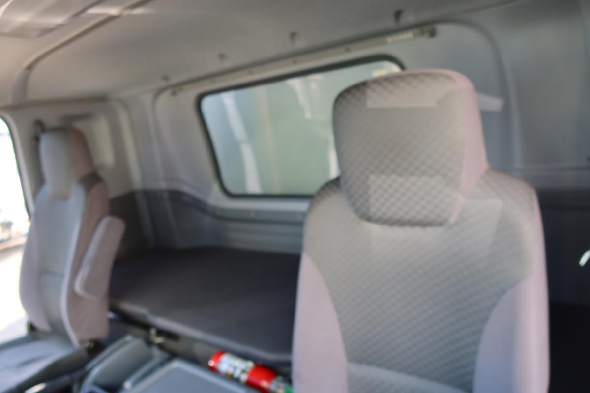 ワイドベッド付き62ボディー 跳ね上げゲート付 AT車|中古トラックの販売・買取・査定のアイナビ