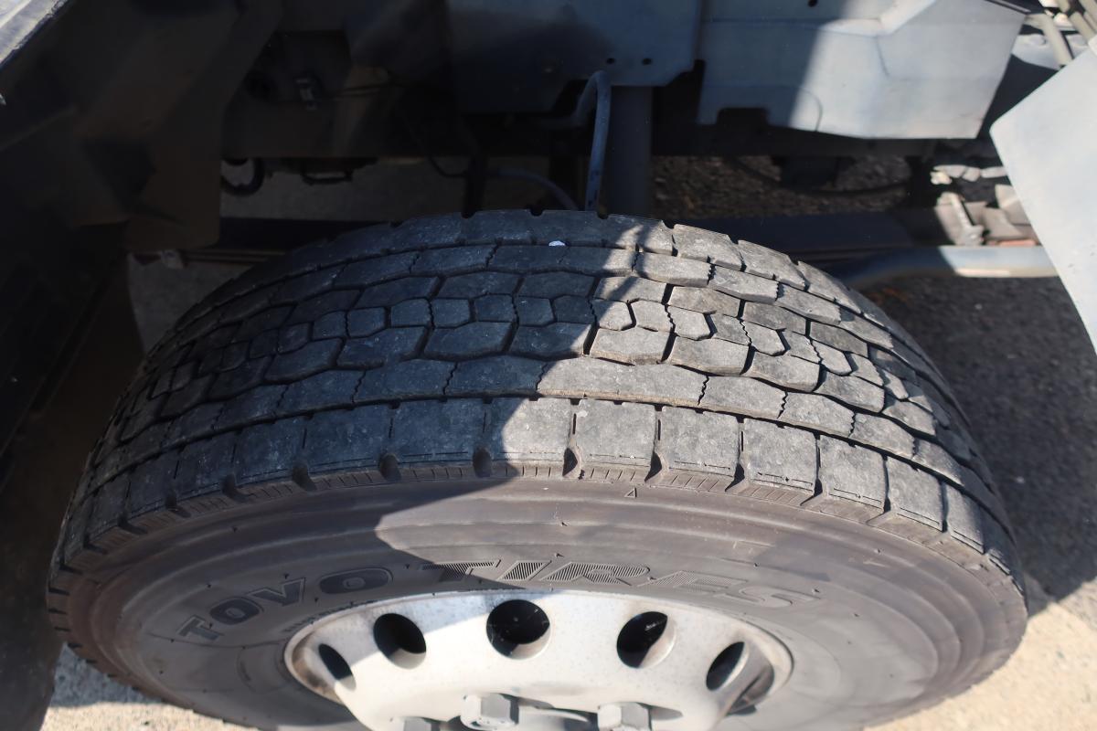 ワイドベッド付き62ボディー 跳ね上げゲート付 AT車|中古トラックの販売・買取・査定のアイナビ