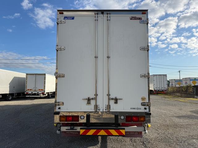 UDトラックス 乗用車 クオン|中古トラックの販売・買取・査定のアイナビ