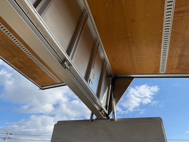 UDトラックス 乗用車 クオン|中古トラックの販売・買取・査定のアイナビ