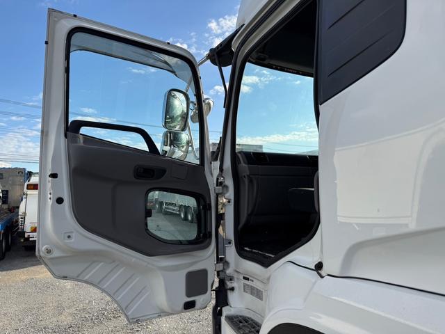 UDトラックス 乗用車 クオン|中古トラックの販売・買取・査定のアイナビ