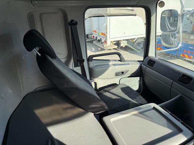 UDトラックス 乗用車 クオン|中古トラックの販売・買取・査定のアイナビ