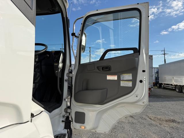 UDトラックス 乗用車 クオン|中古トラックの販売・買取・査定のアイナビ