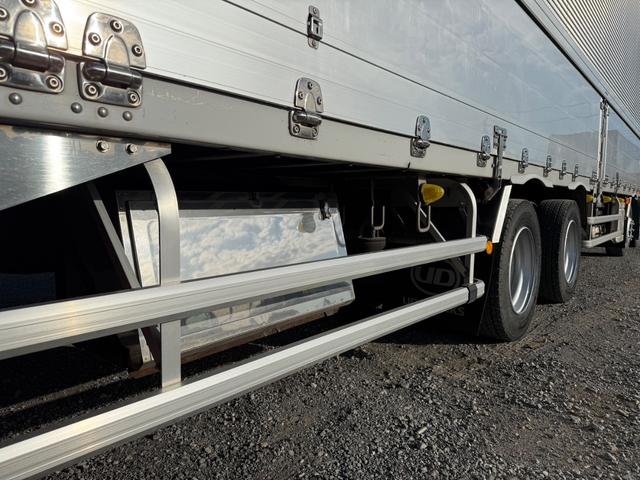 UDトラックス 乗用車 クオン|中古トラックの販売・買取・査定のアイナビ