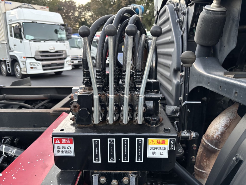 セーフティーローダー4軸低床エアサスウインチラジコン|中古トラックの販売・買取・査定のアイナビ