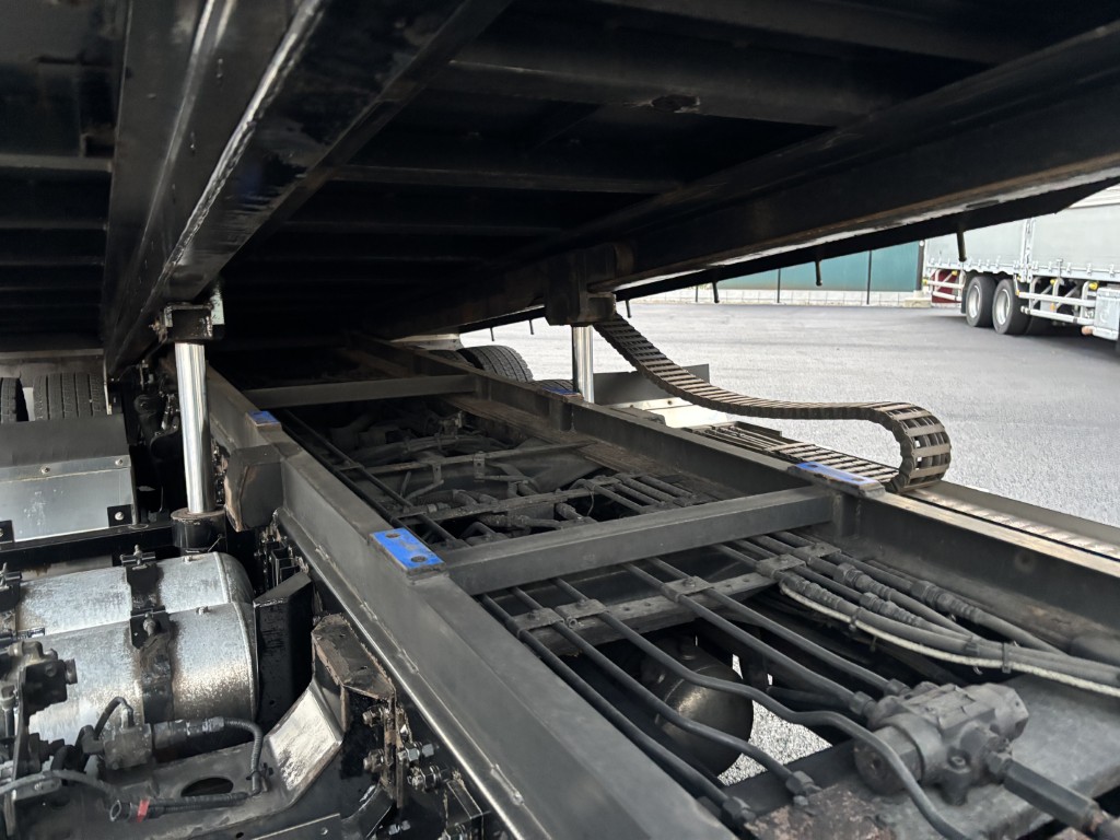 セーフティーローダー4軸低床エアサスウインチラジコン|中古トラックの販売・買取・査定のアイナビ