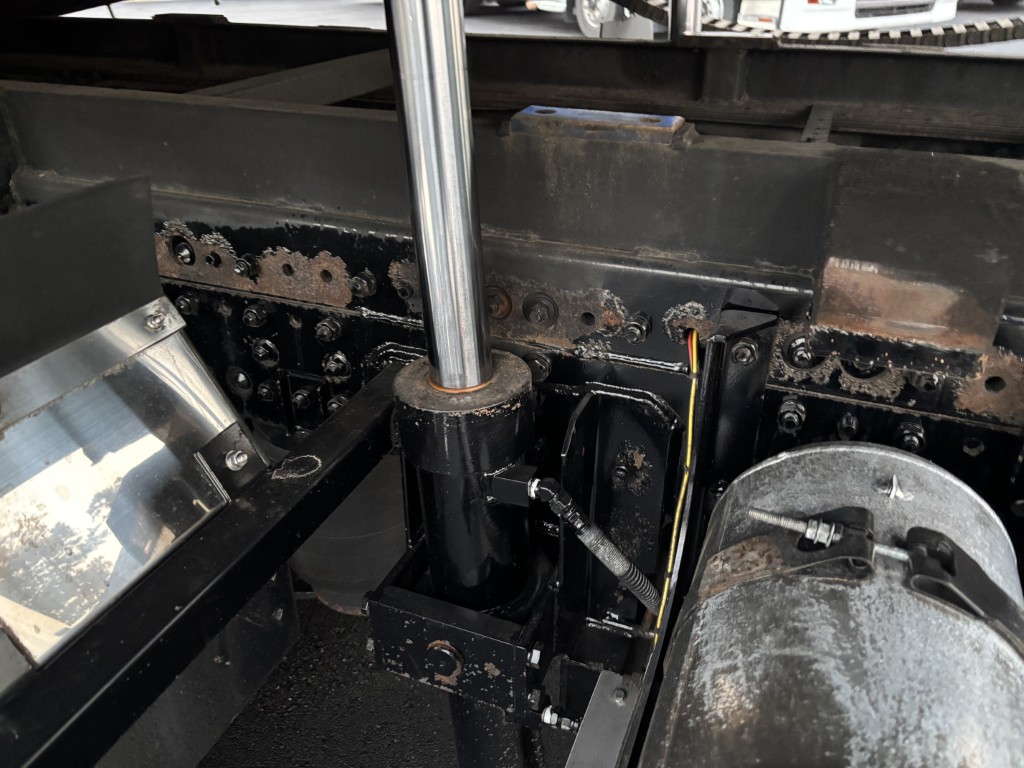 セーフティーローダー4軸低床エアサスウインチラジコン|中古トラックの販売・買取・査定のアイナビ