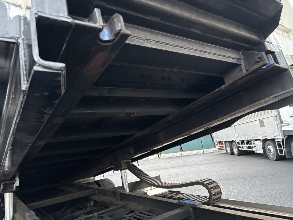 セーフティーローダー4軸低床エアサスウインチラジコン|中古トラックの販売・買取・査定のアイナビ