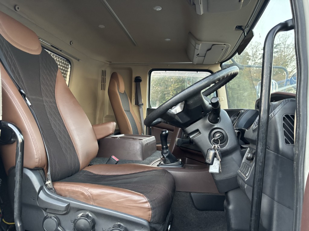 セーフティーローダー4軸低床エアサスウインチラジコン|中古トラックの販売・買取・査定のアイナビ