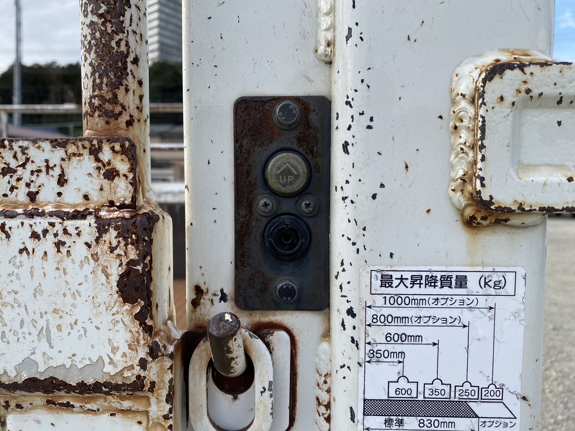 R元年式、デュトロ、ゲート付平ボデー|中古トラックの販売・買取・査定のアイナビ