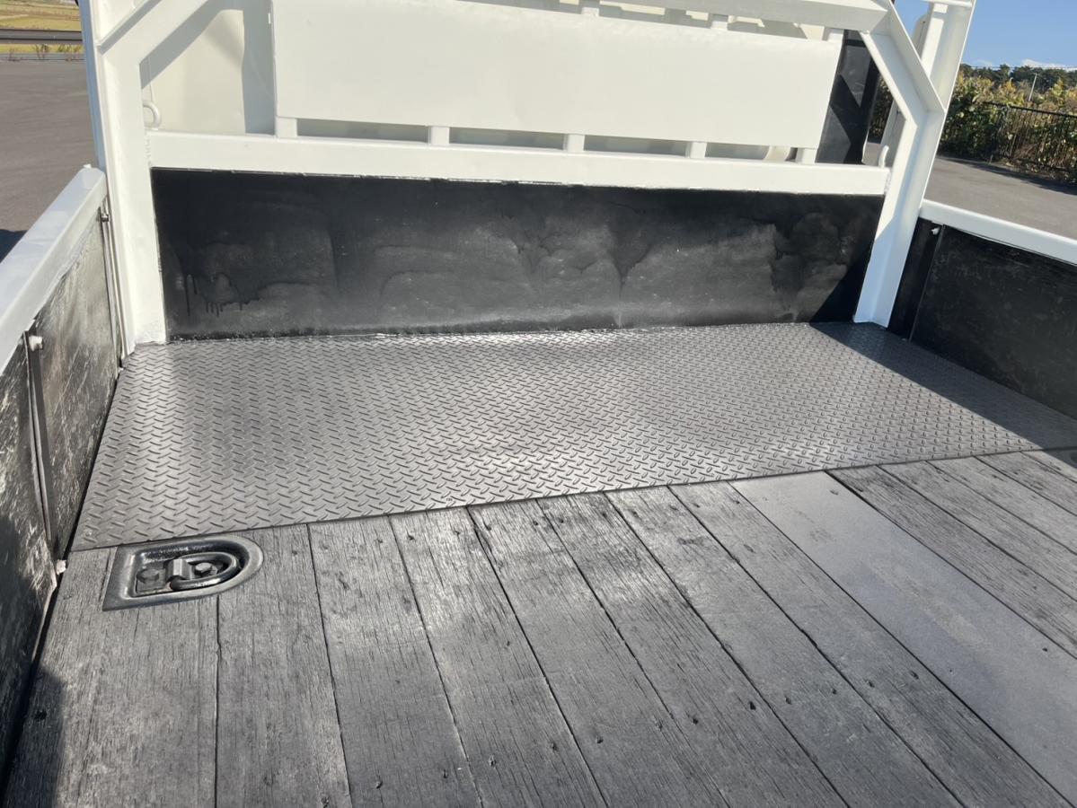 平成26年キャンターワイドロング平ボディー準中型免許可|中古トラックの販売・買取・査定のアイナビ