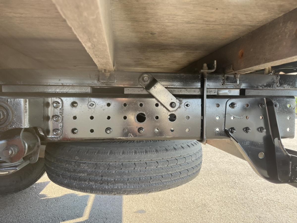 平成26年キャンターワイドロング平ボディー準中型免許可|中古トラックの販売・買取・査定のアイナビ