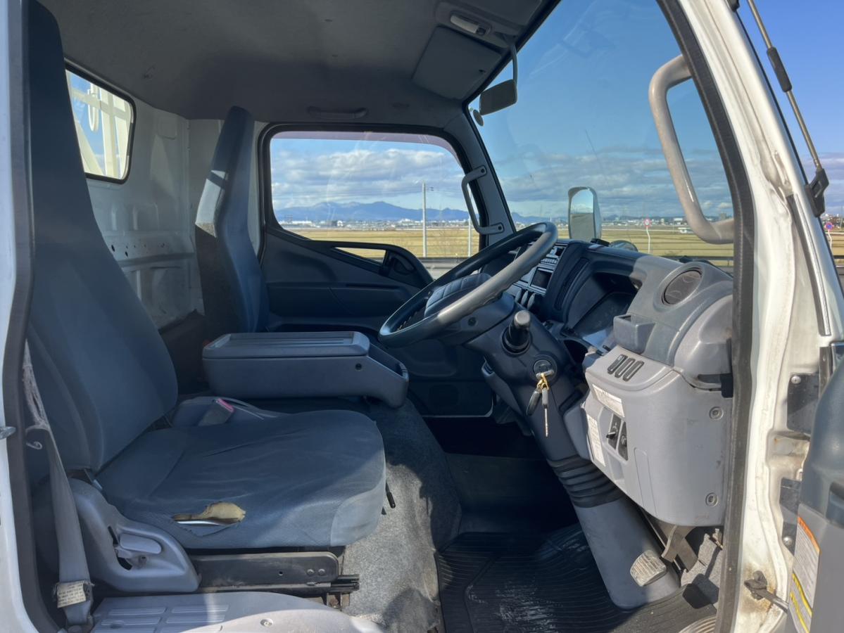 平成26年キャンターワイドロング平ボディー準中型免許可|中古トラックの販売・買取・査定のアイナビ