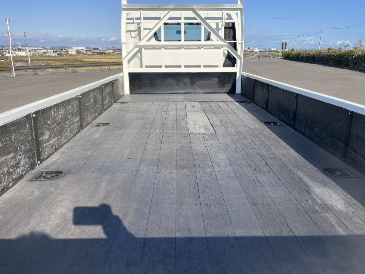 平成26年キャンターワイドロング平ボディー準中型免許可|中古トラックの販売・買取・査定のアイナビ