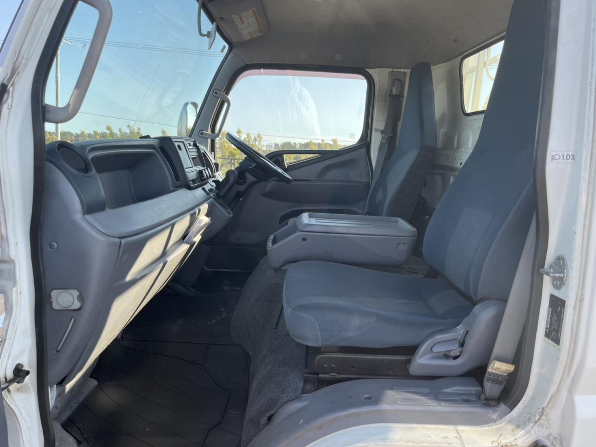 平成26年キャンターワイドロング平ボディー準中型免許可|中古トラックの販売・買取・査定のアイナビ