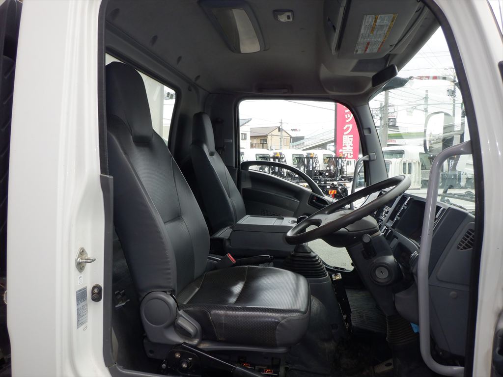 H29 フォワード ダンプ|中古トラックの販売・買取・査定のアイナビ