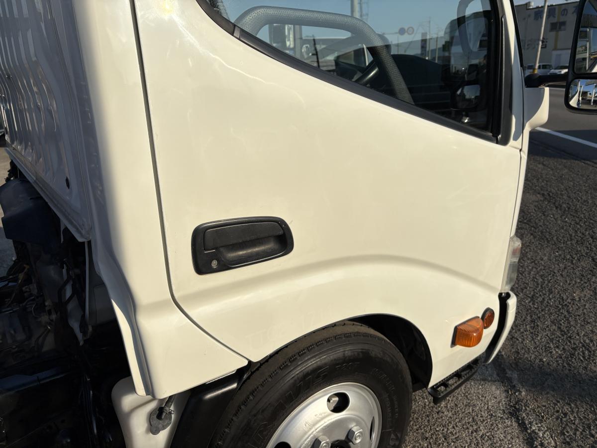 H25デュトロ2t平ボディ 3段クレーン|中古トラックの販売・買取・査定のアイナビ