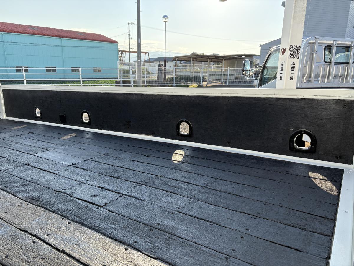 H25デュトロ2t平ボディ 3段クレーン|中古トラックの販売・買取・査定のアイナビ