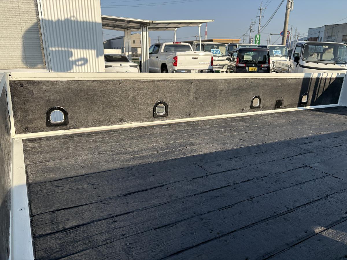 H25デュトロ2t平ボディ 3段クレーン|中古トラックの販売・買取・査定のアイナビ