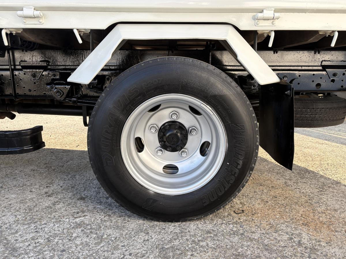 H25デュトロ2t平ボディ 3段クレーン|中古トラックの販売・買取・査定のアイナビ