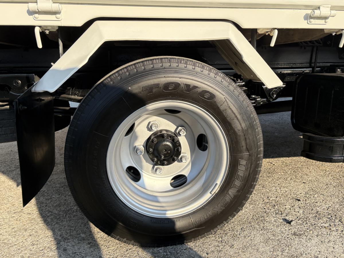 H25デュトロ2t平ボディ 3段クレーン|中古トラックの販売・買取・査定のアイナビ