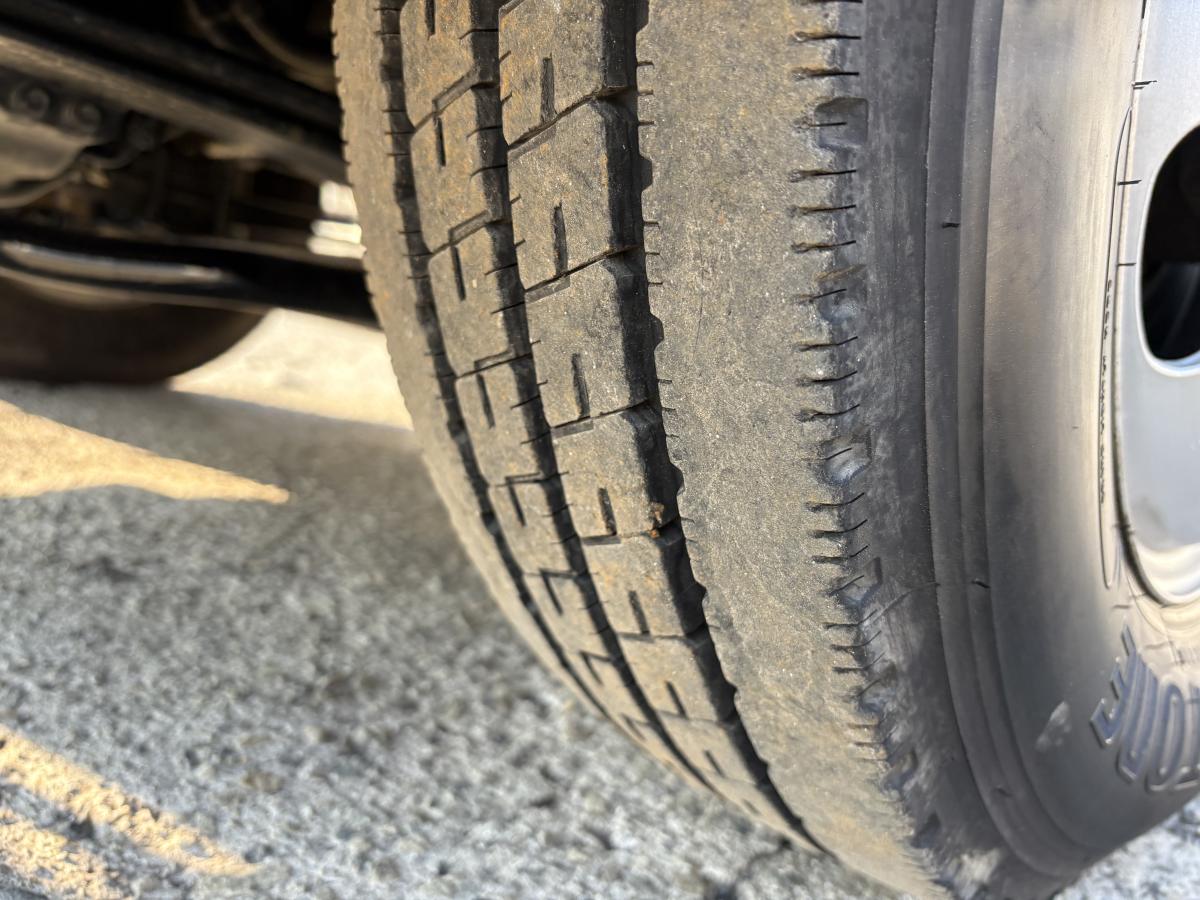 H25デュトロ2t平ボディ 3段クレーン|中古トラックの販売・買取・査定のアイナビ