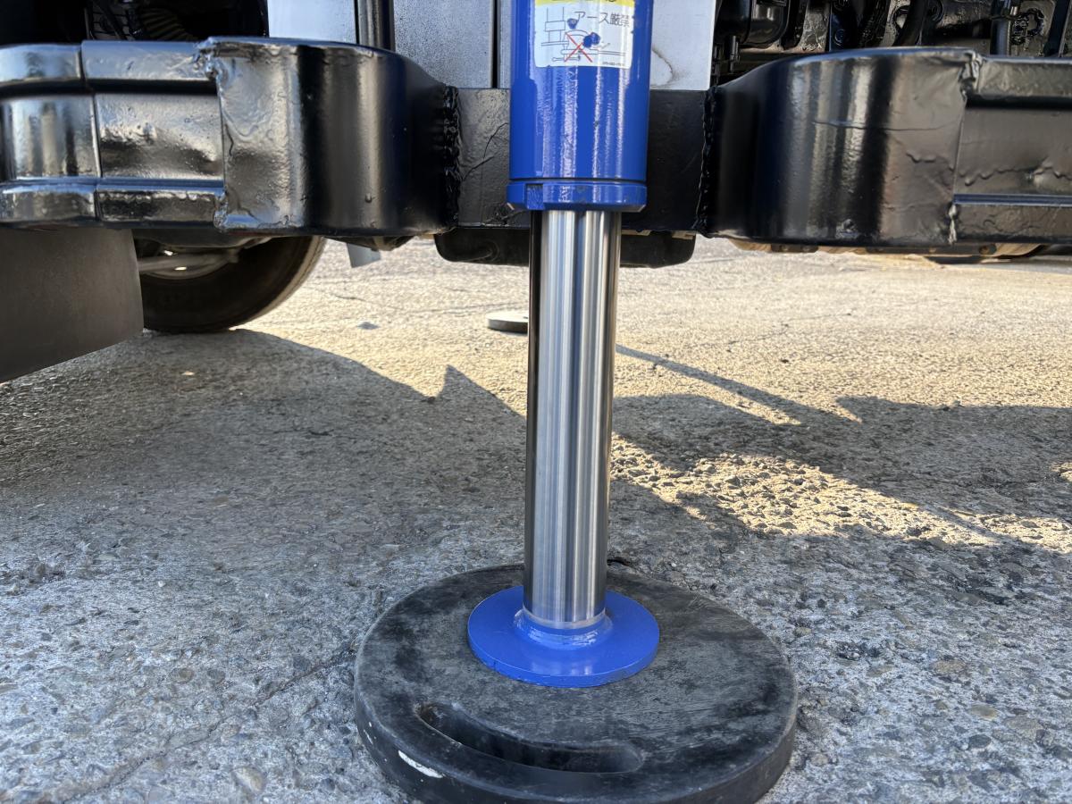 H25デュトロ2t平ボディ 3段クレーン|中古トラックの販売・買取・査定のアイナビ