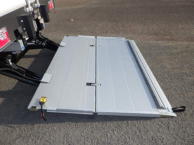 日野 令和7年式 冷凍バン格納ゲート|中古トラックの販売・買取・査定のアイナビ