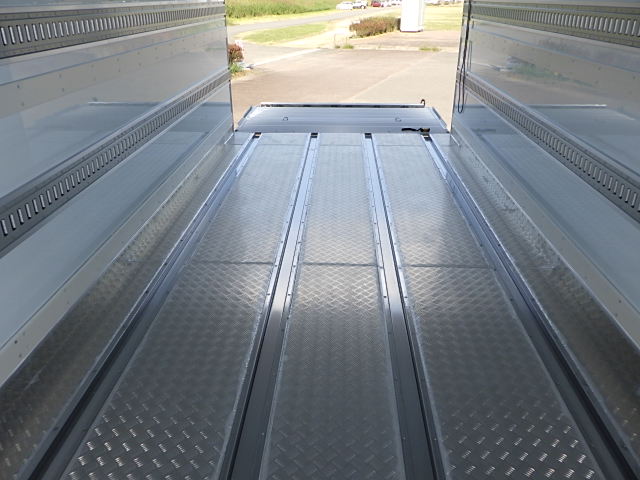 日野 令和7年式 冷凍バン格納ゲート|中古トラックの販売・買取・査定のアイナビ