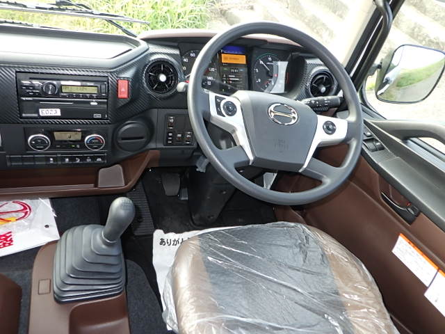 日野 令和7年式 冷凍バン格納ゲート|中古トラックの販売・買取・査定のアイナビ