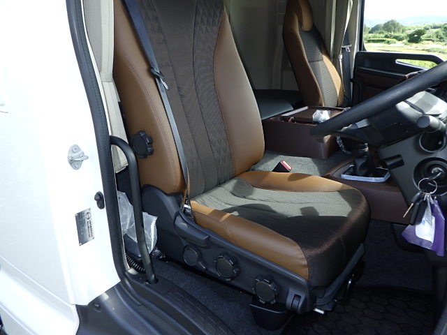 日野 令和6年式 セルフクレーン 車検付き|中古トラックの販売・買取・査定のアイナビ