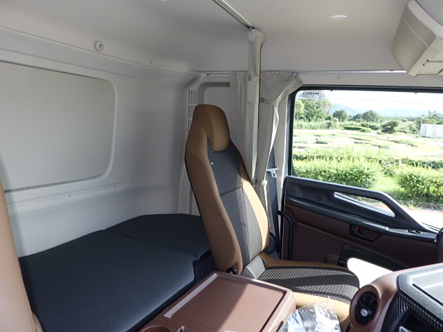 日野 令和6年式 セルフクレーン 車検付き|中古トラックの販売・買取・査定のアイナビ