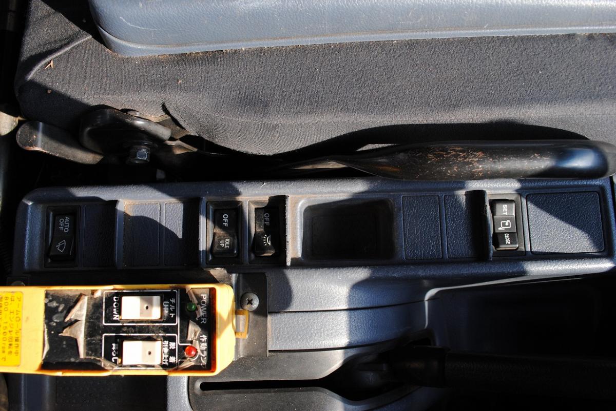 H22 レンジャー アームロール 増トン 積載7.9t|中古トラックの販売・買取・査定のアイナビ