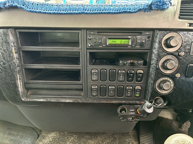 アルミブロックフルキャブベッド付きスタンション根太増し|中古トラックの販売・買取・査定のアイナビ