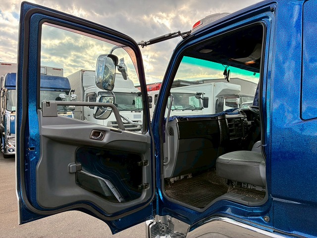 アルミブロックフルキャブベッド付きスタンション根太増し|中古トラックの販売・買取・査定のアイナビ