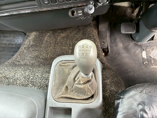 アルミブロックフルキャブベッド付きスタンション根太増し|中古トラックの販売・買取・査定のアイナビ