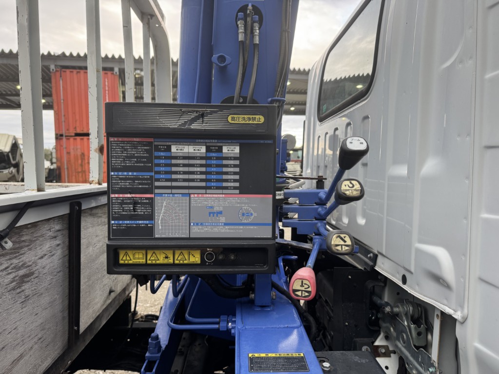 標準ロング吊t数2.6t吊3段ブームタダノラジコン付き|中古トラックの販売・買取・査定のアイナビ