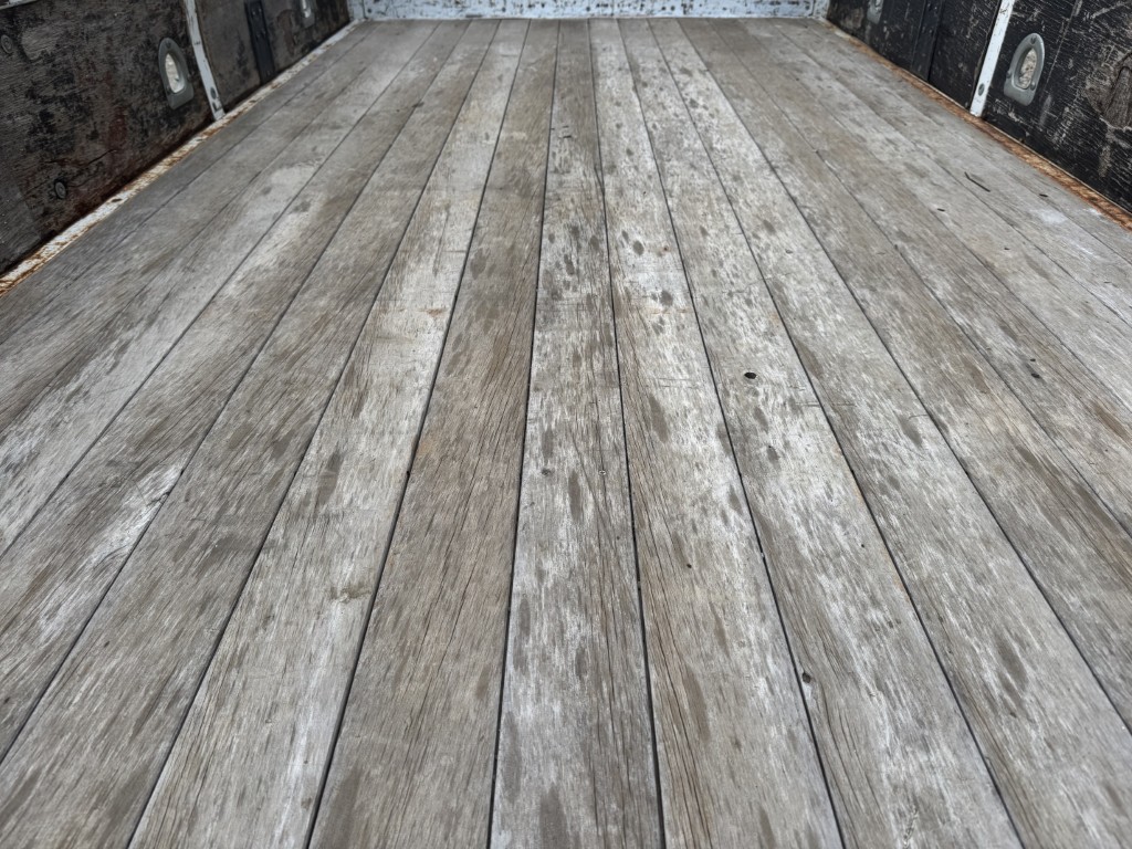 標準ロング吊t数2.6t吊3段ブームタダノラジコン付き|中古トラックの販売・買取・査定のアイナビ