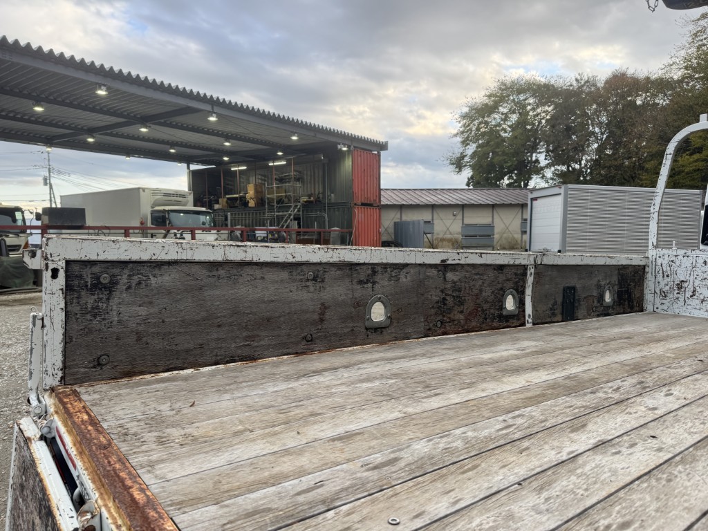 標準ロング吊t数2.6t吊3段ブームタダノラジコン付き|中古トラックの販売・買取・査定のアイナビ