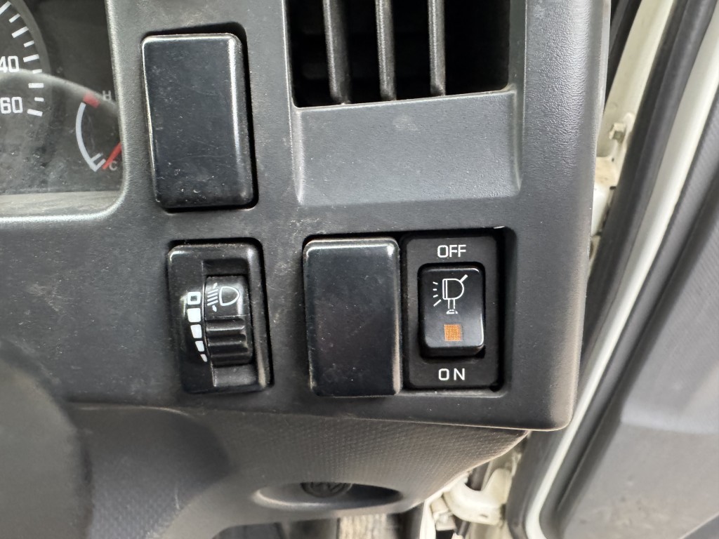 標準ロング吊t数2.6t吊3段ブームタダノラジコン付き|中古トラックの販売・買取・査定のアイナビ