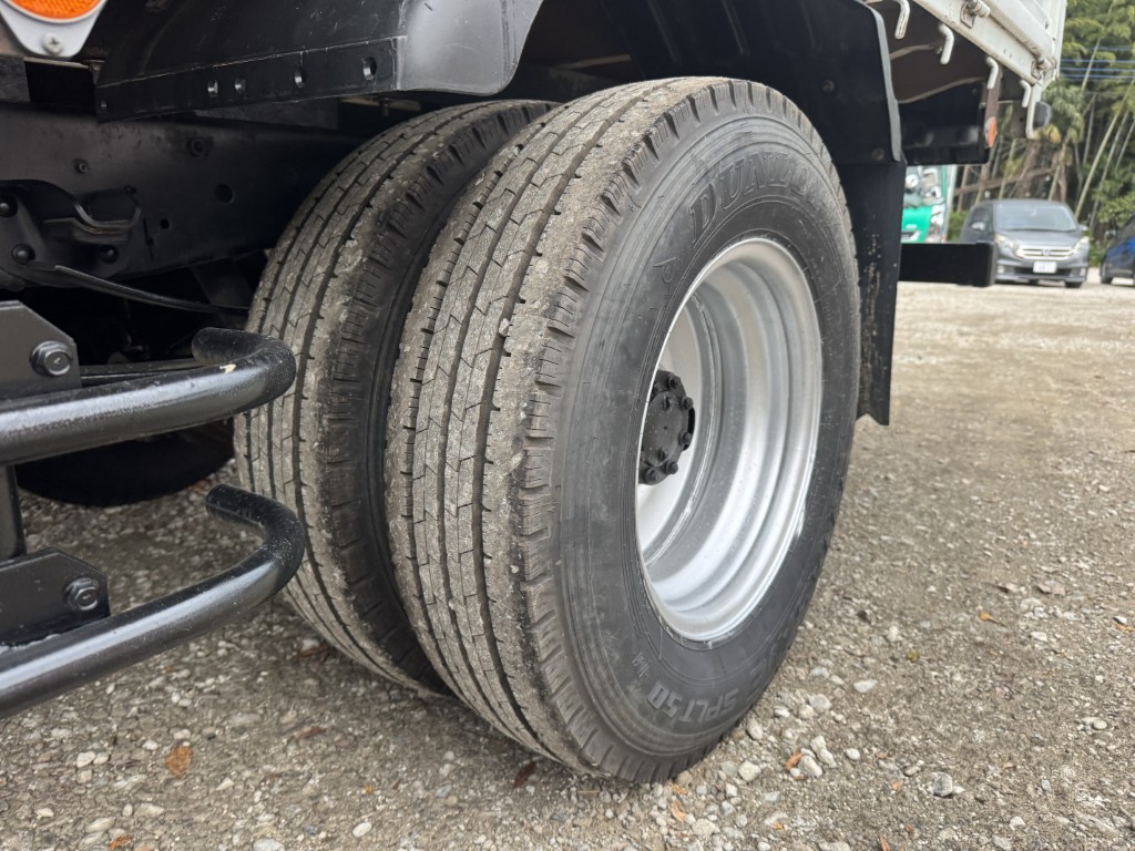 標準ロング吊t数2.6t吊3段ブームタダノラジコン付き|中古トラックの販売・買取・査定のアイナビ